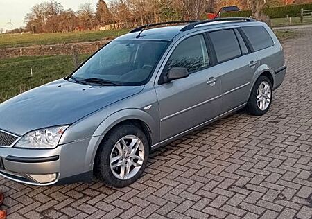 Ford Mondeo 2,0 Ambiente Autom. Ambiente