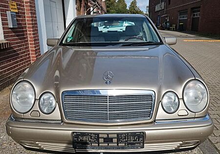 Mercedes-Benz E 280 4MATIC ELEGANCE Elegance