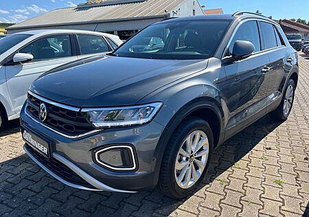 VW T-Roc Volkswagen Life 1,5 TSI DSG AppleCar LED PDC