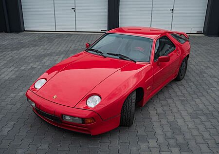 Porsche 928