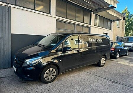 Mercedes-Benz Vito 111 Schwarz