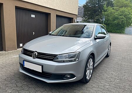 VW Jetta Volkswagen 1.6 TDI Trendline BlueMotion Technolog...