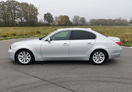 BMW 523i TOP gepflegt!! Navi, Leder, Pdc, Shz...