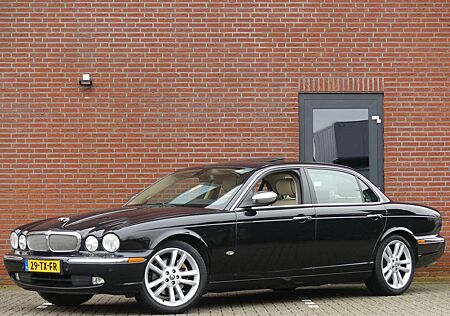 Jaguar XJ 4.2 V8 LWB NL AUTO Schuifdak/PDC/Navigatie