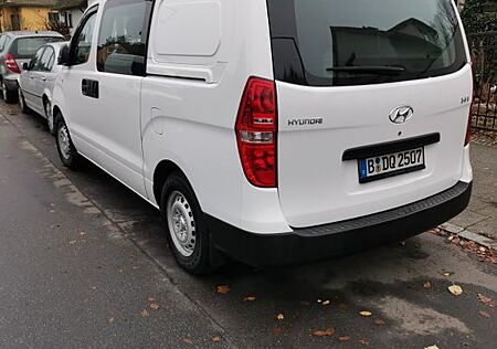 Hyundai H-1 Starex
