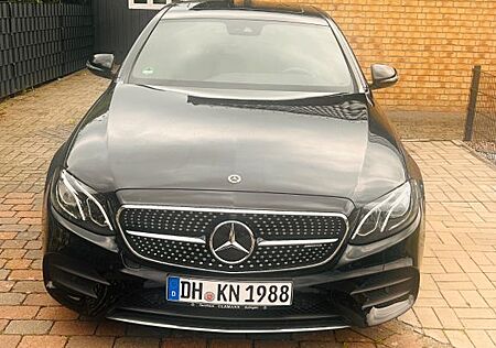 Mercedes-Benz E 220 d AMG- Line COMAND Widescree