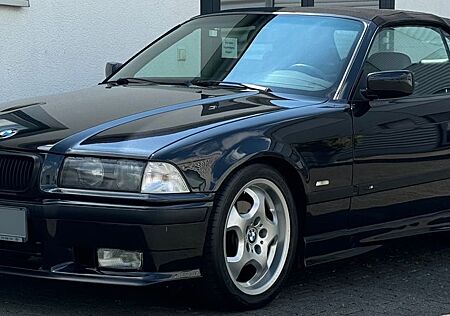 BMW 320i Cabrio M-Paket ab Werk/Original Zustand top