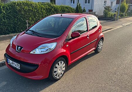 Peugeot 107 Rentnerfahrzeug, Klima, Alu Räder, 5 Türen