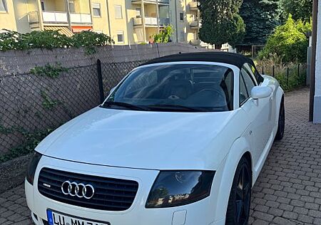 Audi TT Roadster 1.8T quattro -