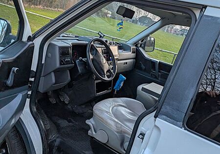 VW T4 Caravelle Volkswagen 2.5 TDI 65kW Standard