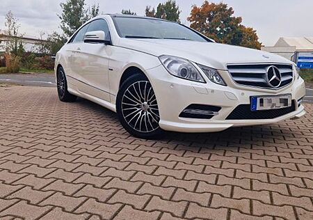 Mercedes-Benz E 350 Coupé CDI BlueEFFICIENCY AVANTG....