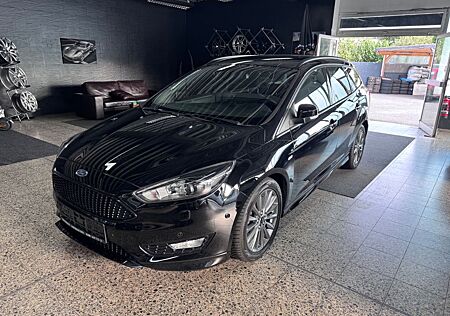 Ford Focus Turnier ST-Line*Bi-XENON*NAVI*PDC*TEMPOMAT