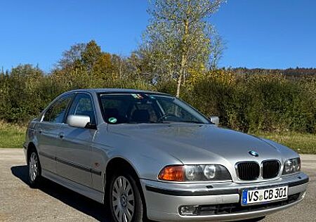 BMW 523i A -