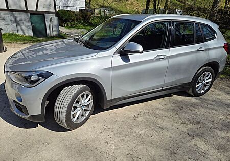 BMW X1 xDrive20d Advantage, AHK, 8-fach bereift