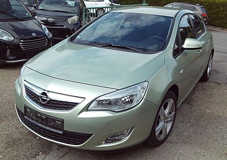 Opel Astra J Lim. 5-trg. Edition