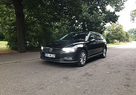 VW Passat Variant Volkswagen 2.0 TDI SCR DSG Elegance Vari...