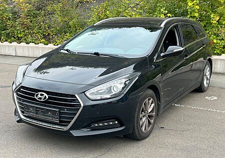 Hyundai i40 cw blue Trend 1.Hand SHZ AHK Pano Automatik