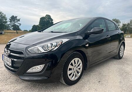 Hyundai i30 1.4 Classic 8-fach bereift