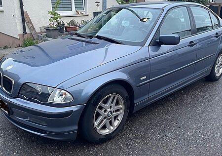 BMW 318i -