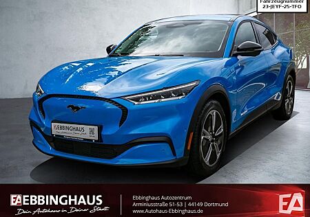 Ford Mustang Mach-E Autobahnassi. 360° Kamera