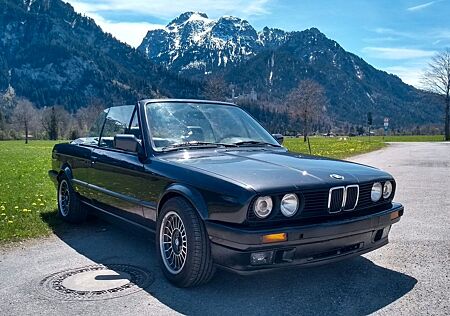 BMW 320i Cabrio H-Kennzeichen - Metallic Schwarz