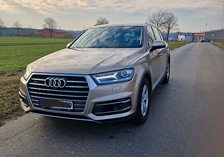 Audi Q7 50 TDI quattro tiptronic - 7 Sitzer
