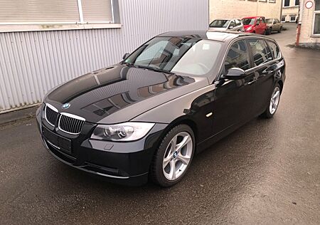 BMW 325i Touring Navi+Leder+Alu+1Hand