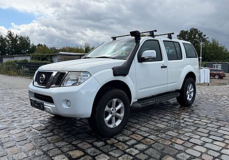 Nissan Pathfinder 2.5 dCi SE