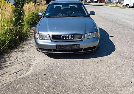 Audi A4 1.6 -