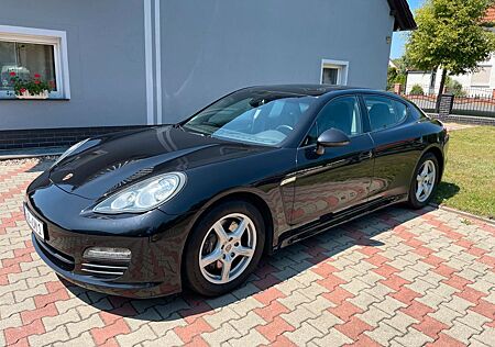 Porsche Panamera 4 -