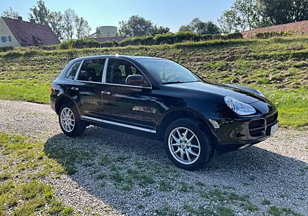 Porsche Cayenne - -