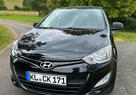 Hyundai i20 - neuer TÜV 08.2024, Top Zustand !