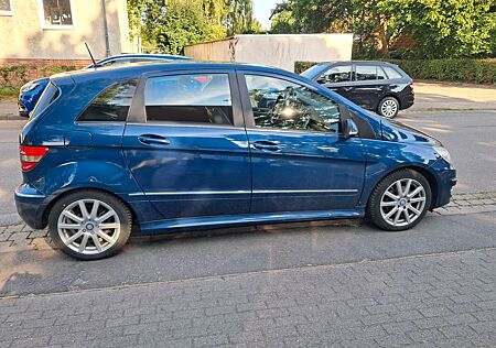 Mercedes-Benz B 200 -