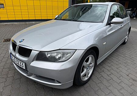 BMW 320i Baureihe 3 Lim. / Klima/ TÜV/ Schiebedach