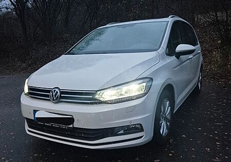 VW Touran Volkswagen 2.0 TDI LED,ACC,PANO,AHK,SHZ,NAVI,7 Sitze