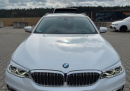 BMW 540xi Touring Luxury Line ACC AHK H&K Pano StHz
