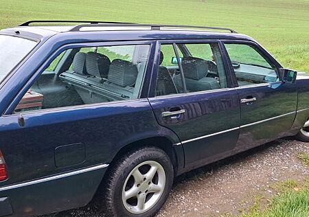 Mercedes-Benz 200 E , W124