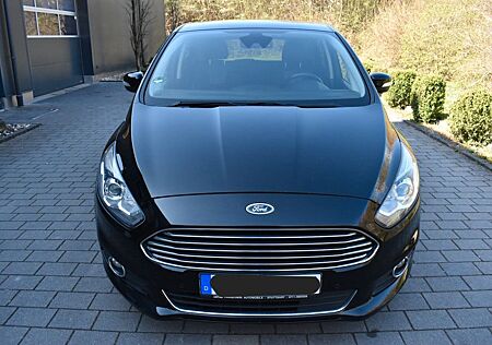 Ford S-Max 2,0 TDCi 132kW Titanium PowerShift Tit...