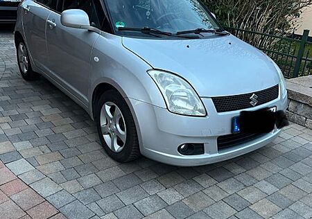Suzuki Swift 1,3 Club muss wegen Neuanschaffung weg.