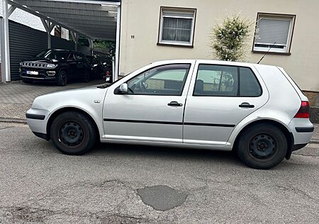 VW Golf Volkswagen 1.6 Auto Basis