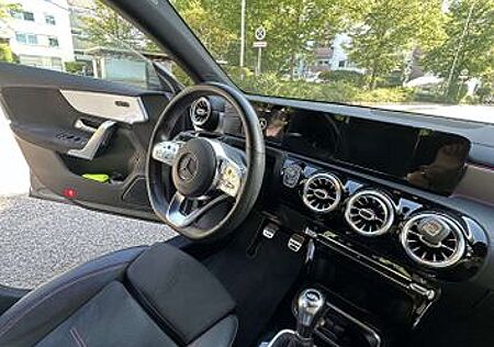 Mercedes-Benz CLA 180 -