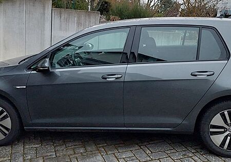 VW Golf Volkswagen Top Zstd.- mit Schnellladebuchse+Rückfahrkamera