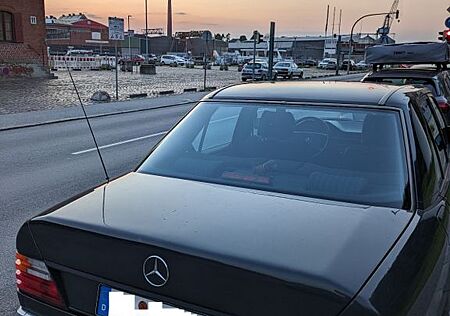 Mercedes-Benz 230 E W124 | Klassiker mit Substanz