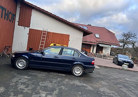 BMW 323i -