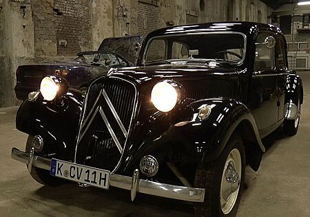 Citroën 11CV sehr gepflegt Oldtimer Filmfahrzeug !!!!!!!