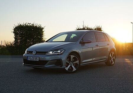 VW Golf Volkswagen 2.0 TSI DSG GTI Performance GTI Performance