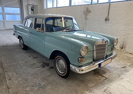 Mercedes-Benz 230