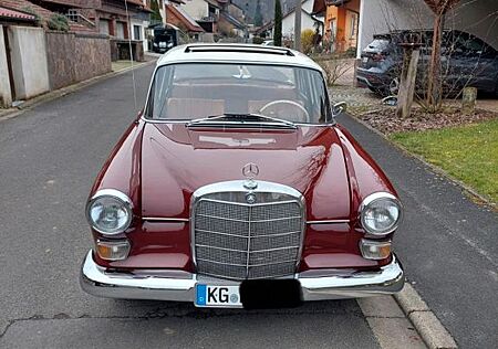 Mercedes-Benz 230 W110 Automatik Servolenkung Schiebedach