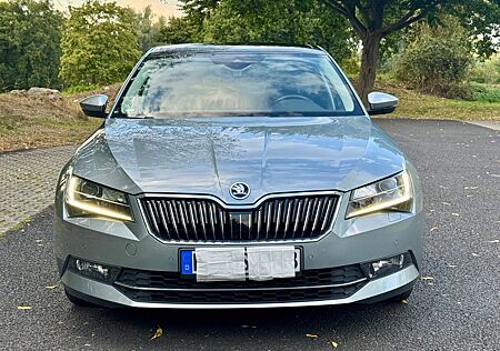 Skoda Superb 2.0 TDI 140kW DSG mit Vollausstattung