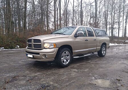 Dodge RAM 1500 SLT mit Camper- und Hardtop